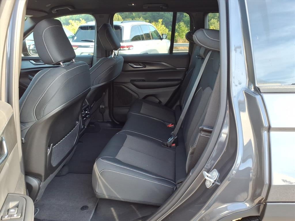 2025 Jeep Grand Cherokee GRAND CHEROKEE LAREDO 4X4