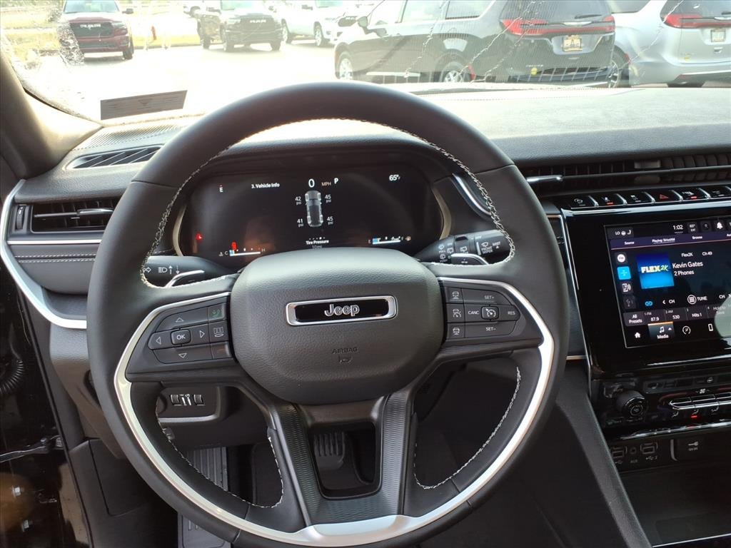 2025 Jeep Grand Cherokee GRAND CHEROKEE LAREDO X 4X4