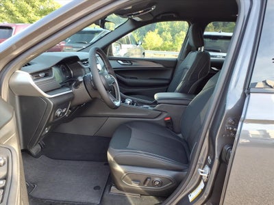 2025 Jeep Grand Cherokee GRAND CHEROKEE LAREDO 4X4