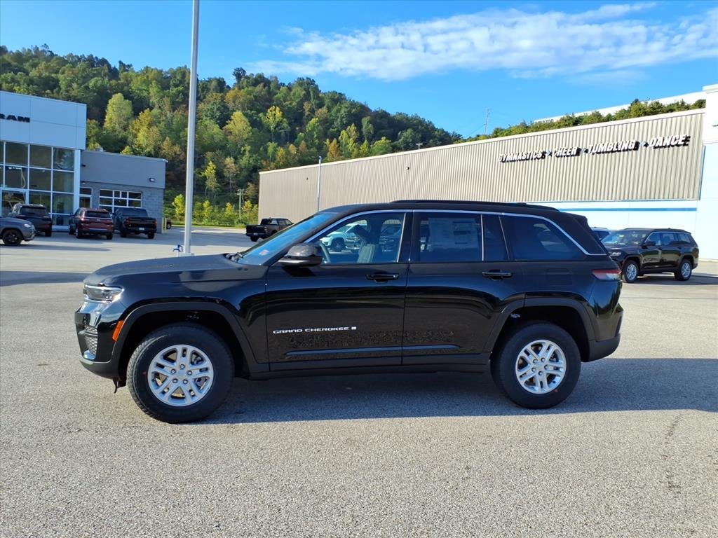 2025 Jeep Grand Cherokee GRAND CHEROKEE LAREDO 4X4