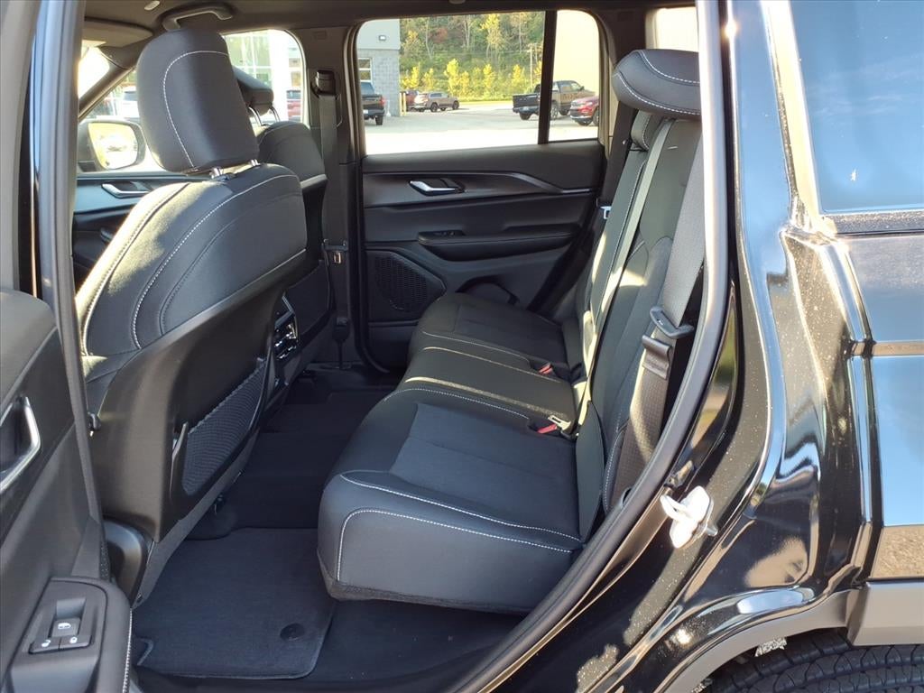 2025 Jeep Grand Cherokee GRAND CHEROKEE LAREDO 4X4