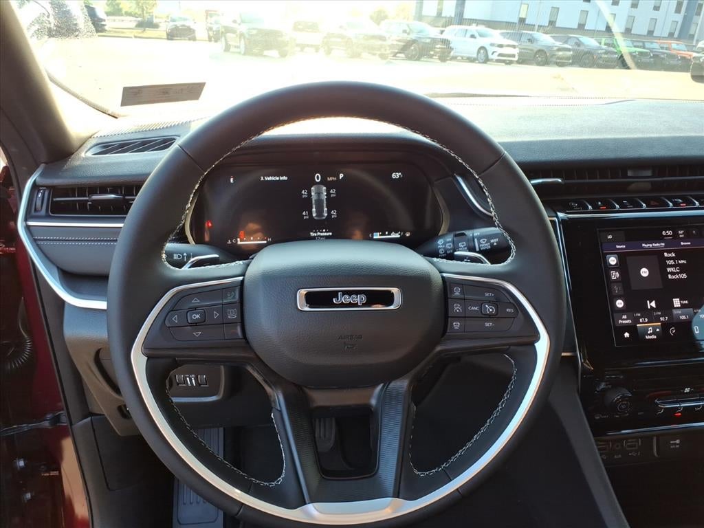 2025 Jeep Grand Cherokee GRAND CHEROKEE LAREDO 4X4