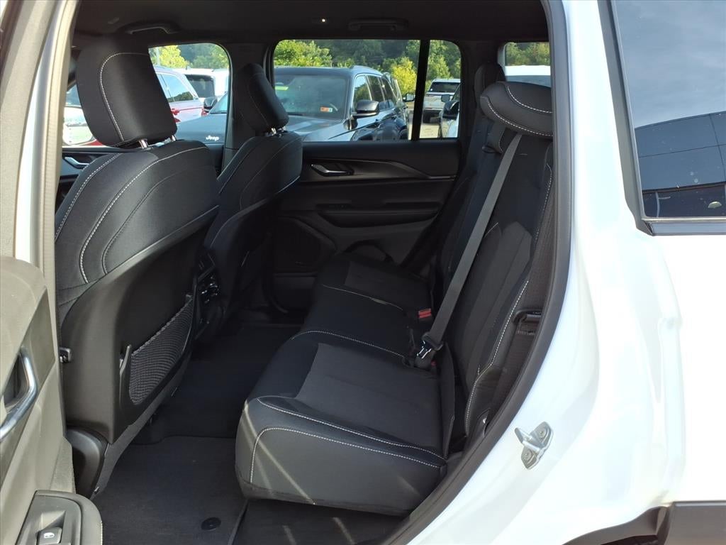 2025 Jeep Grand Cherokee GRAND CHEROKEE LAREDO 4X4