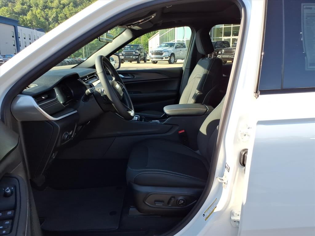 2026 Jeep Grand Cherokee GRAND CHEROKEE LAREDO X 4X4