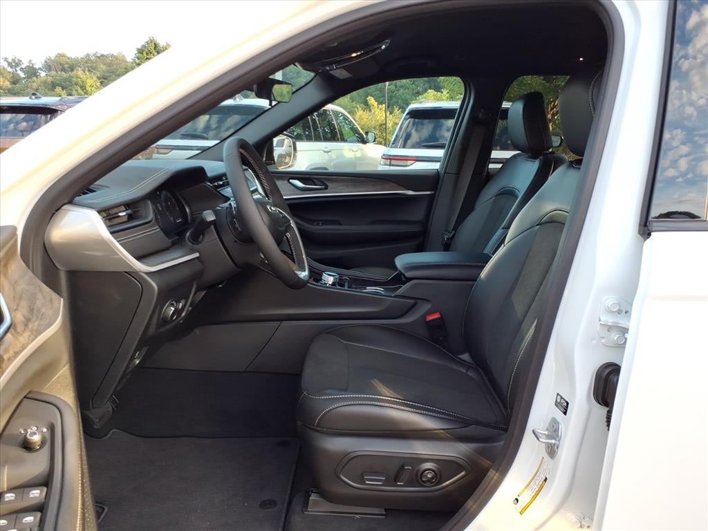 2027 Jeep Grand Cherokee GRAND CHEROKEE LAREDO ALTITUDE 4X4