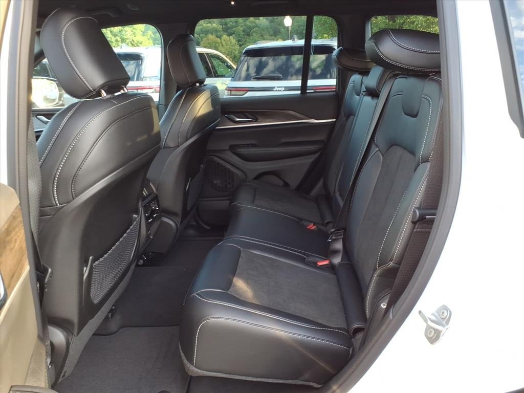2027 Jeep Grand Cherokee GRAND CHEROKEE LAREDO ALTITUDE 4X4