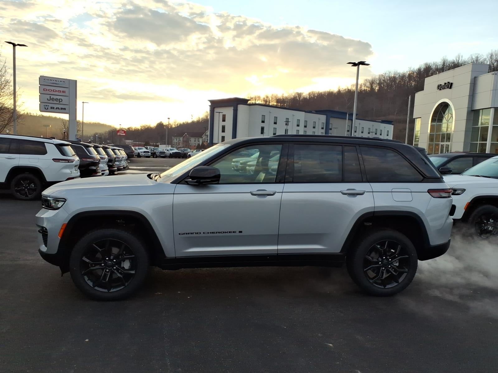 2025 Jeep Grand Cherokee GRAND CHEROKEE LIMITED 4X4