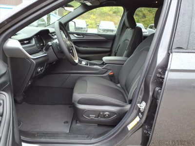 2025 Jeep Grand Cherokee GRAND CHEROKEE L LAREDO 4X4