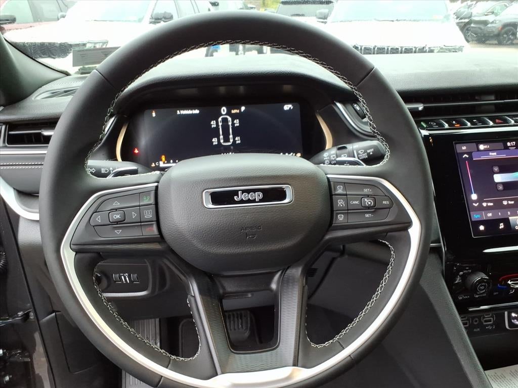 2025 Jeep Grand Cherokee GRAND CHEROKEE L LAREDO 4X4