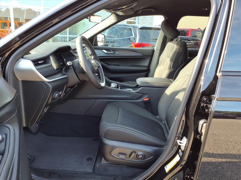 2025 Jeep Grand Cherokee GRAND CHEROKEE L LAREDO 4X4