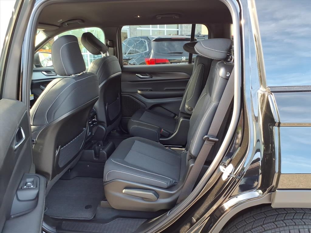 2025 Jeep Grand Cherokee GRAND CHEROKEE L LAREDO 4X4