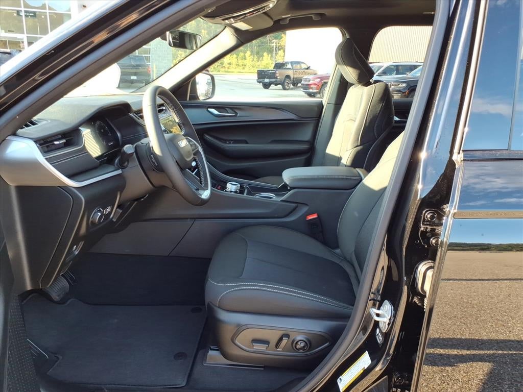 2025 Jeep Grand Cherokee GRAND CHEROKEE L LAREDO X 4X4