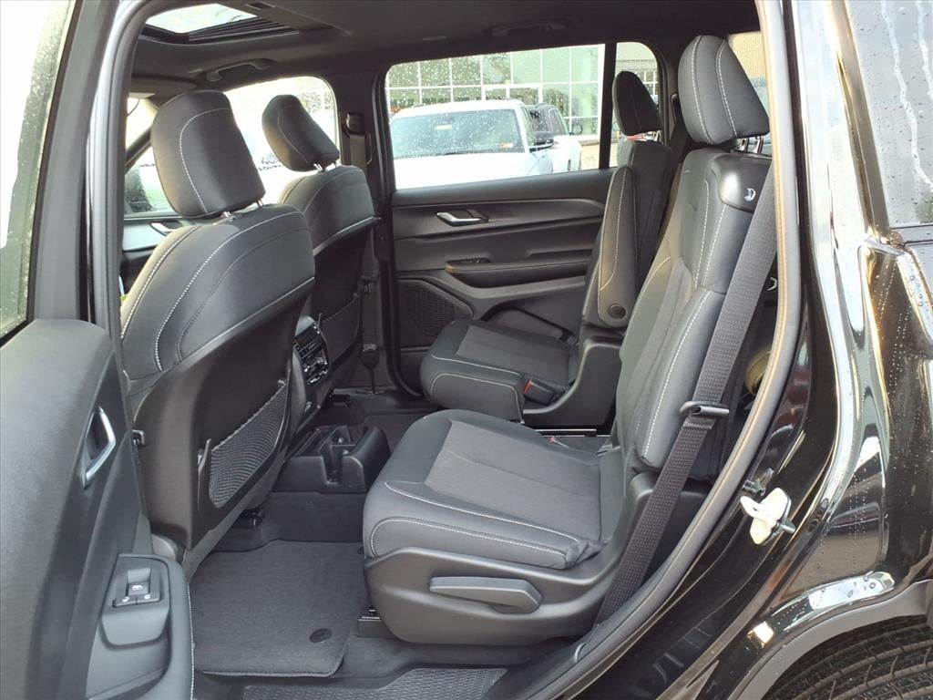 2025 Jeep Grand Cherokee GRAND CHEROKEE L LAREDO X 4X4