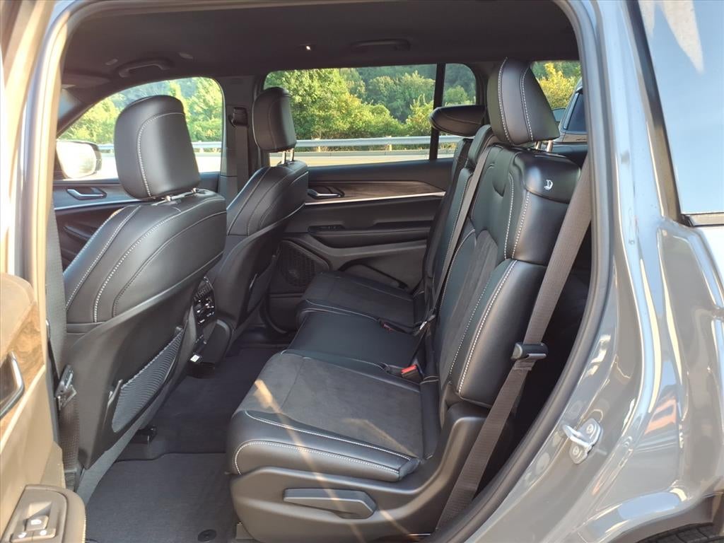 2027 Jeep Grand Cherokee GRAND CHEROKEE L LAREDO ALTITUDE 4X4