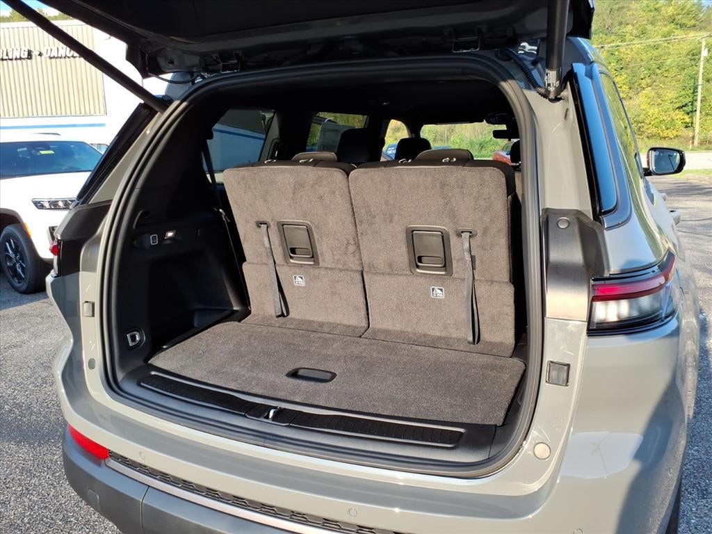 2027 Jeep Grand Cherokee GRAND CHEROKEE L LAREDO ALTITUDE 4X4