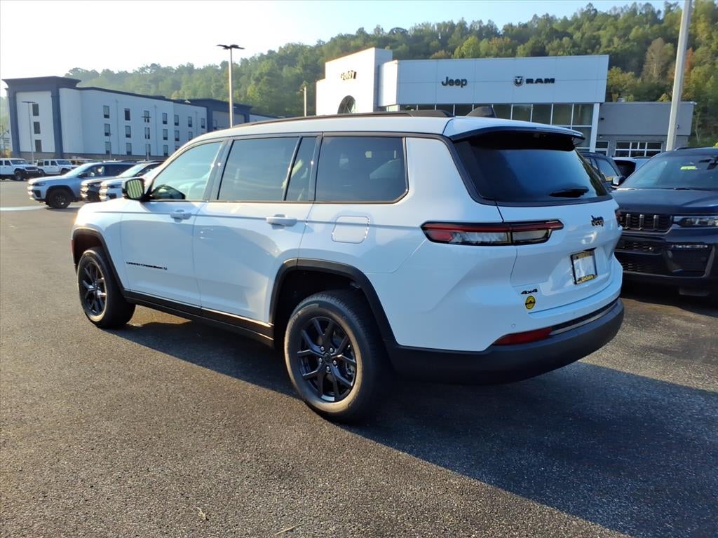 2027 Jeep Grand Cherokee GRAND CHEROKEE L LAREDO ALTITUDE 4X4