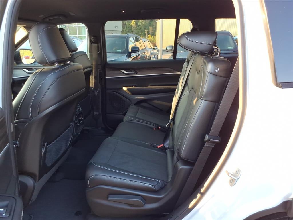 2027 Jeep Grand Cherokee GRAND CHEROKEE L LAREDO ALTITUDE 4X4