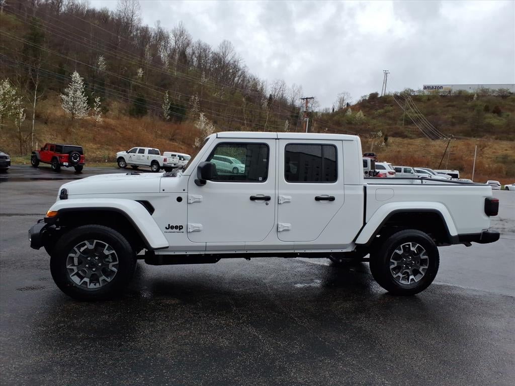 2026 Jeep Gladiator GLADIATOR SAHARA 4X4