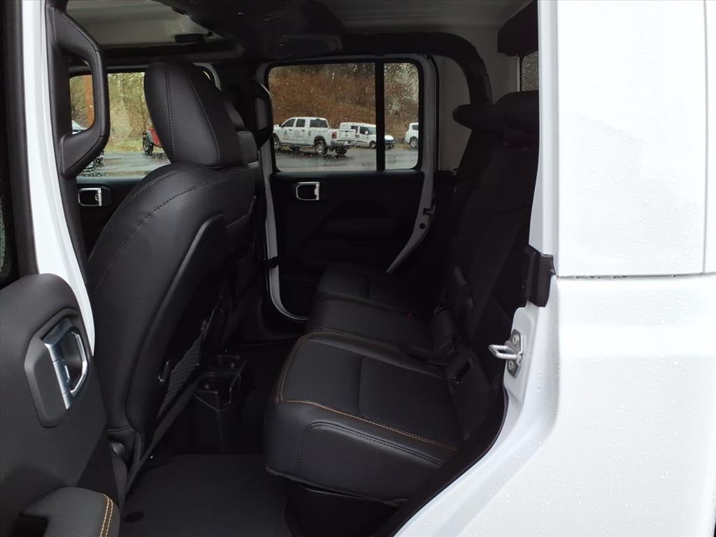 2026 Jeep Gladiator GLADIATOR SAHARA 4X4