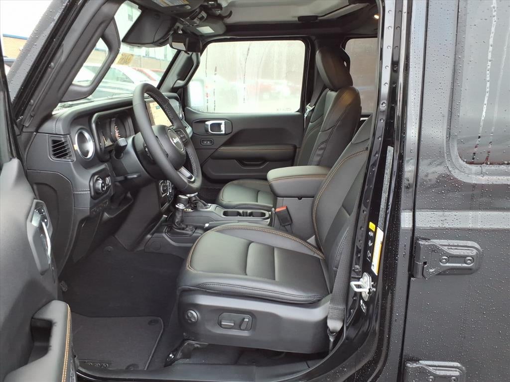 2026 Jeep Gladiator GLADIATOR SAHARA 4X4