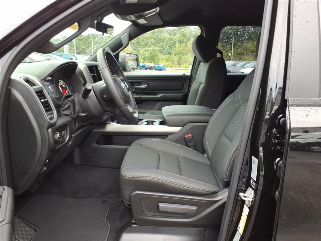 2027 RAM Ram 1500 RAM 1500 EXPRESS CREW CAB 4X4 5'7' BOX
