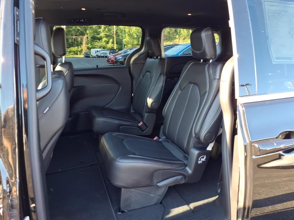 2027 Chrysler Pacifica PACIFICA SELECT