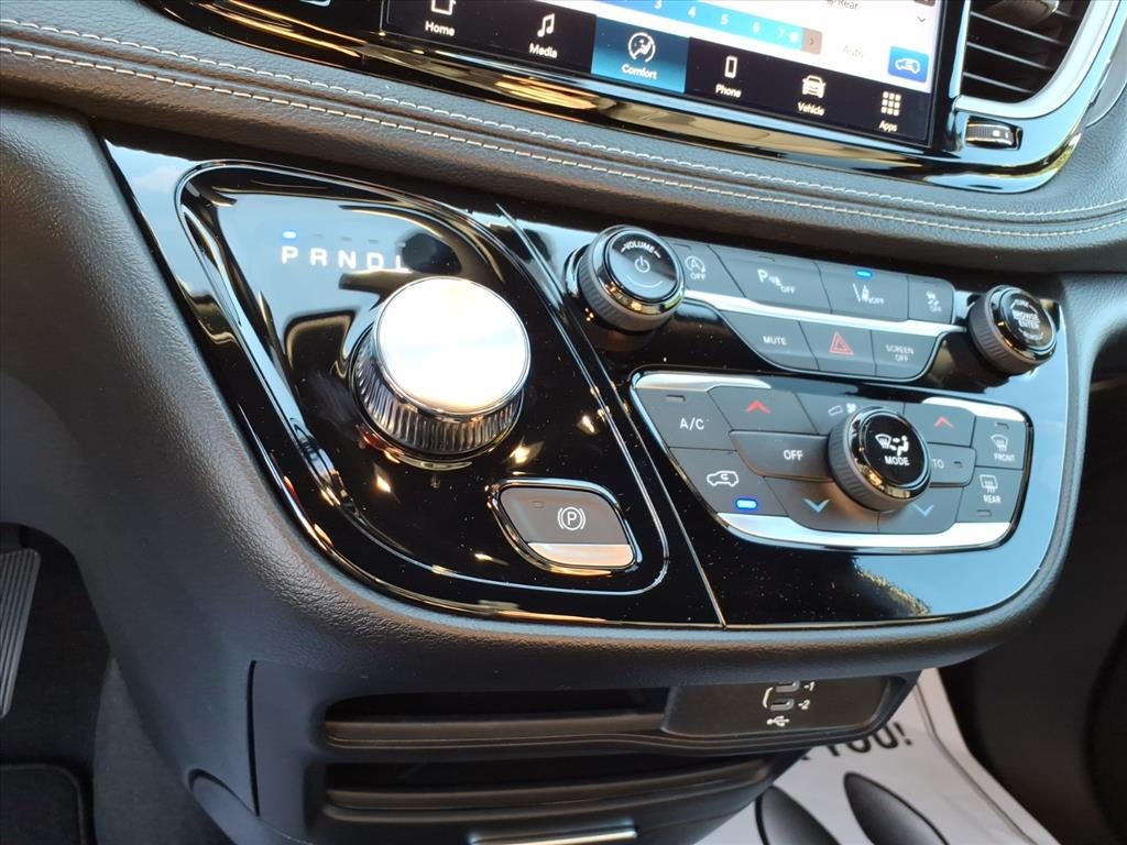 2027 Chrysler Pacifica PACIFICA SELECT