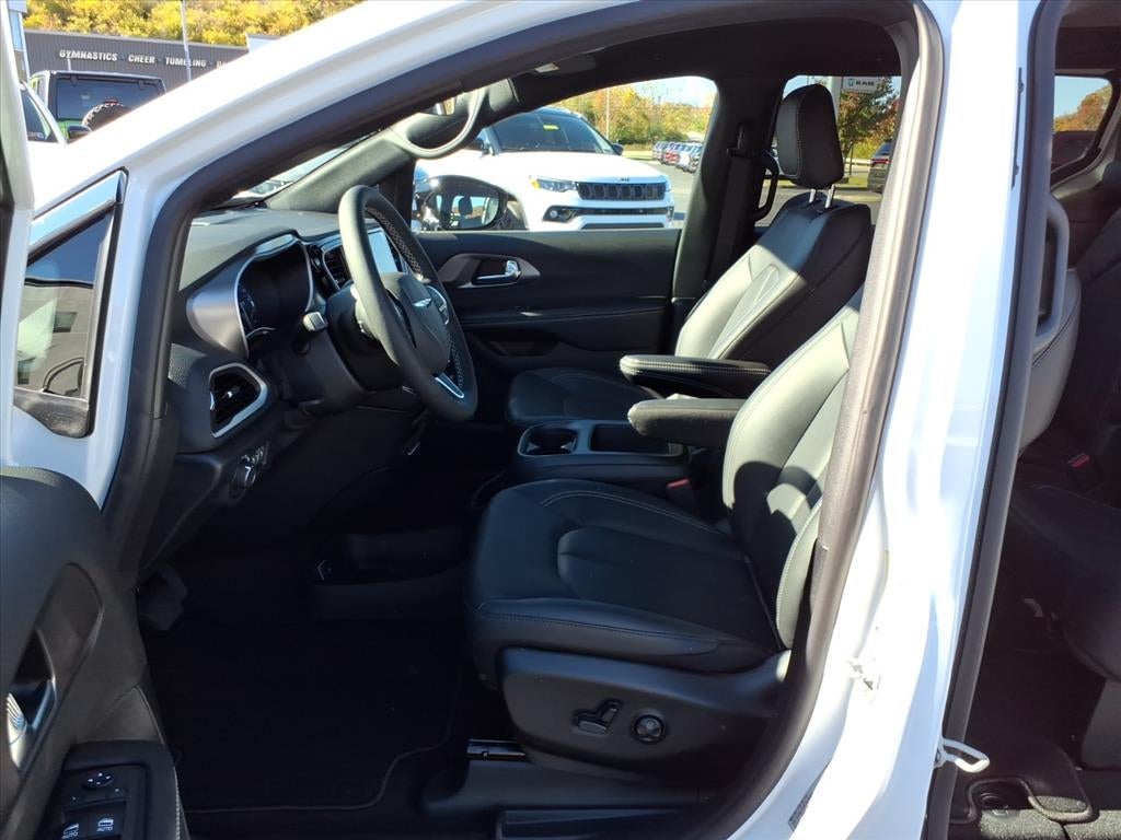 2026 Chrysler Voyager VOYAGER LX