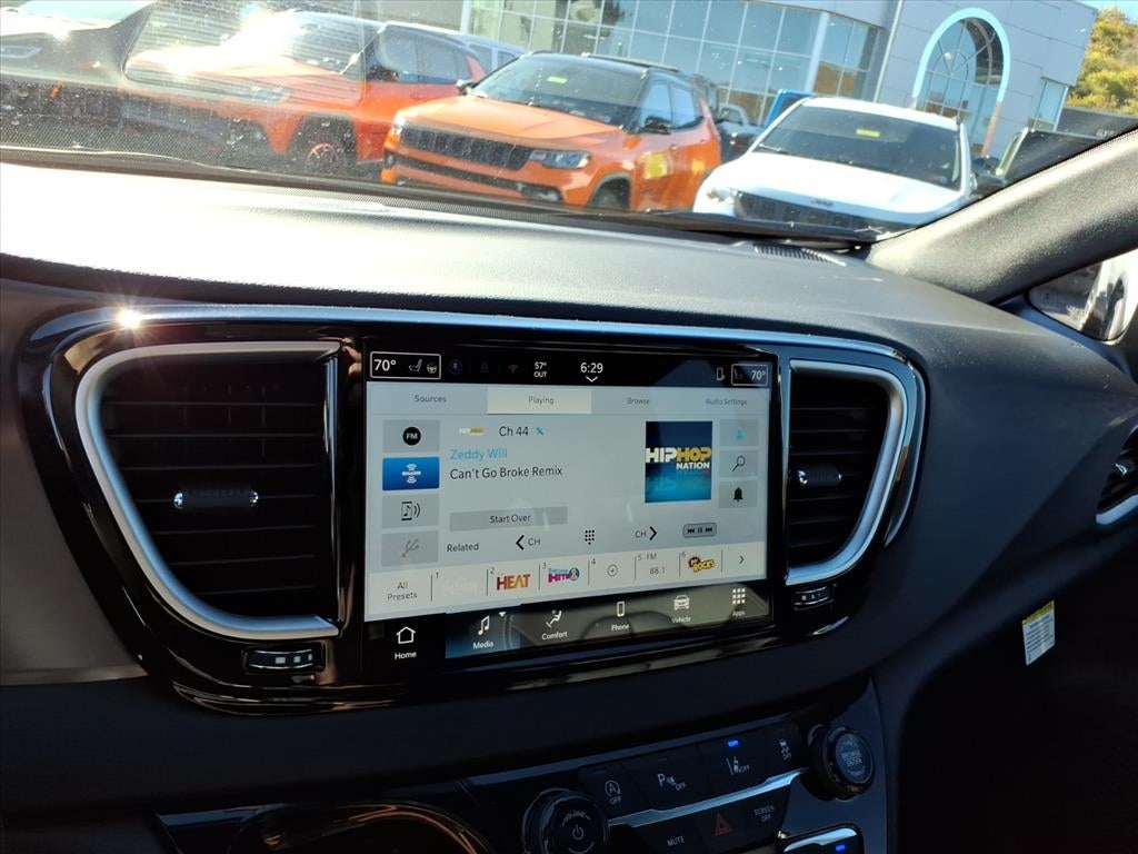 2026 Chrysler Voyager VOYAGER LX