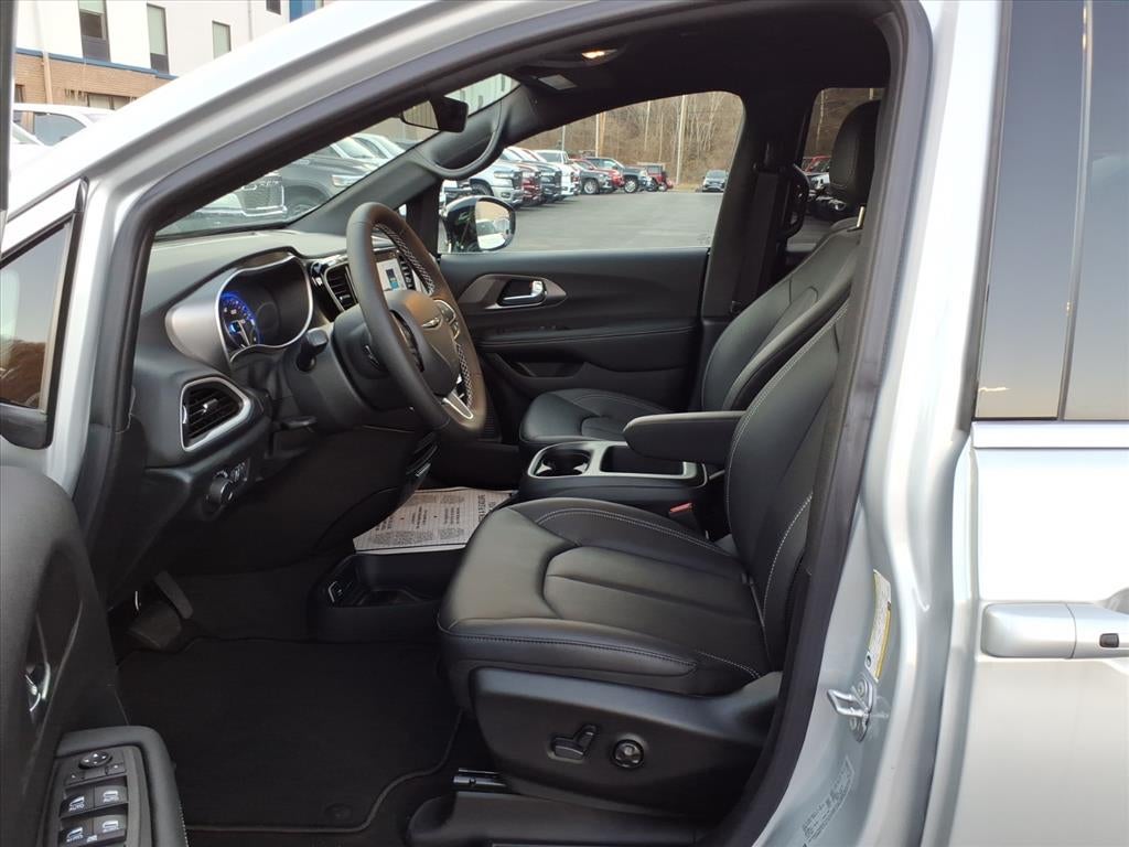 2026 Chrysler Voyager VOYAGER LX