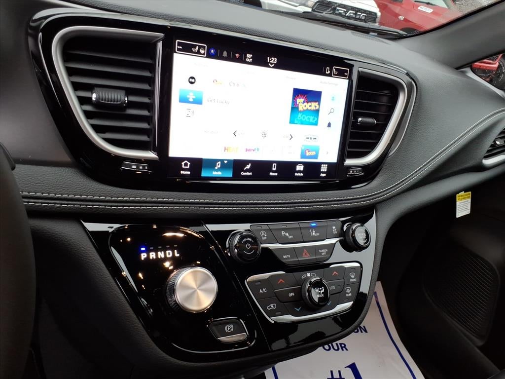 2026 Chrysler Pacifica PACIFICA SELECT AWD