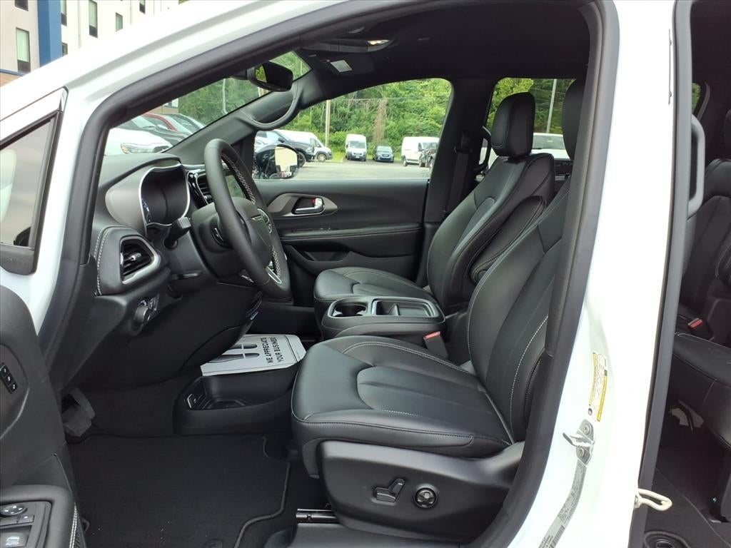 2027 Chrysler Pacifica PACIFICA SELECT AWD