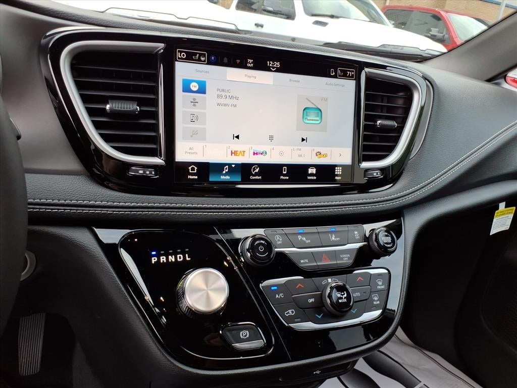 2027 Chrysler Pacifica PACIFICA SELECT AWD