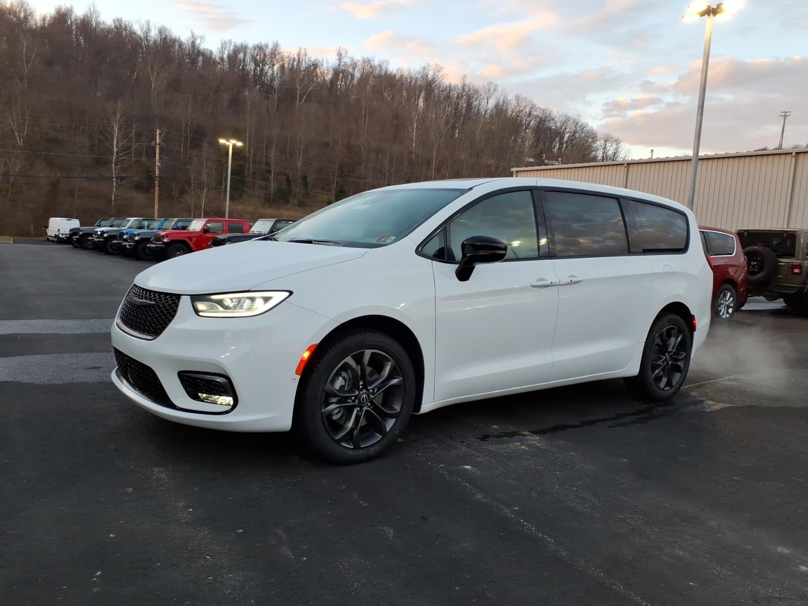 2026 Chrysler Pacifica PACIFICA SELECT AWD