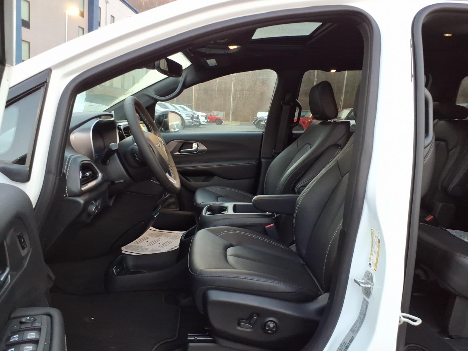 2026 Chrysler Pacifica PACIFICA SELECT AWD