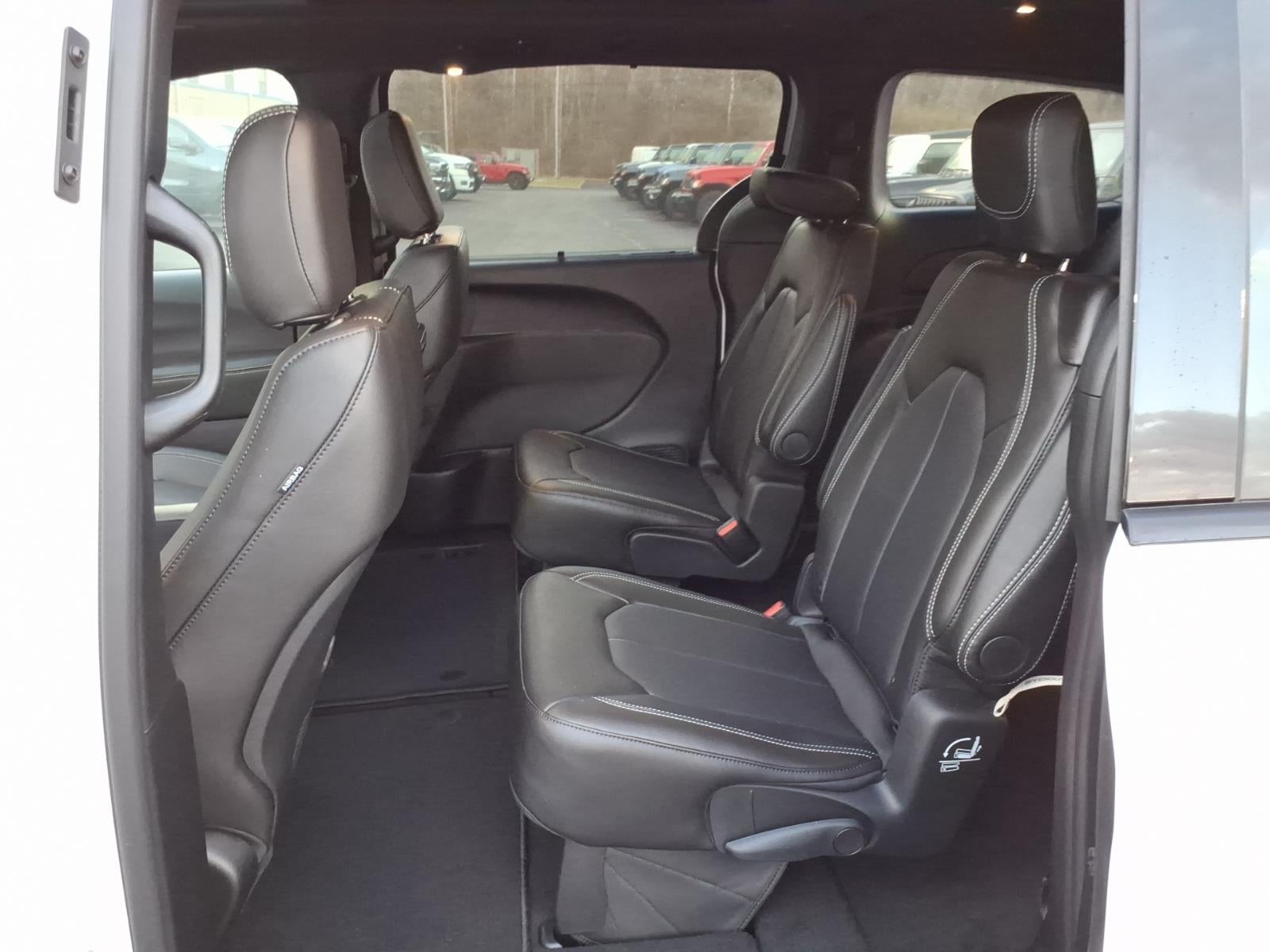 2026 Chrysler Pacifica PACIFICA SELECT AWD