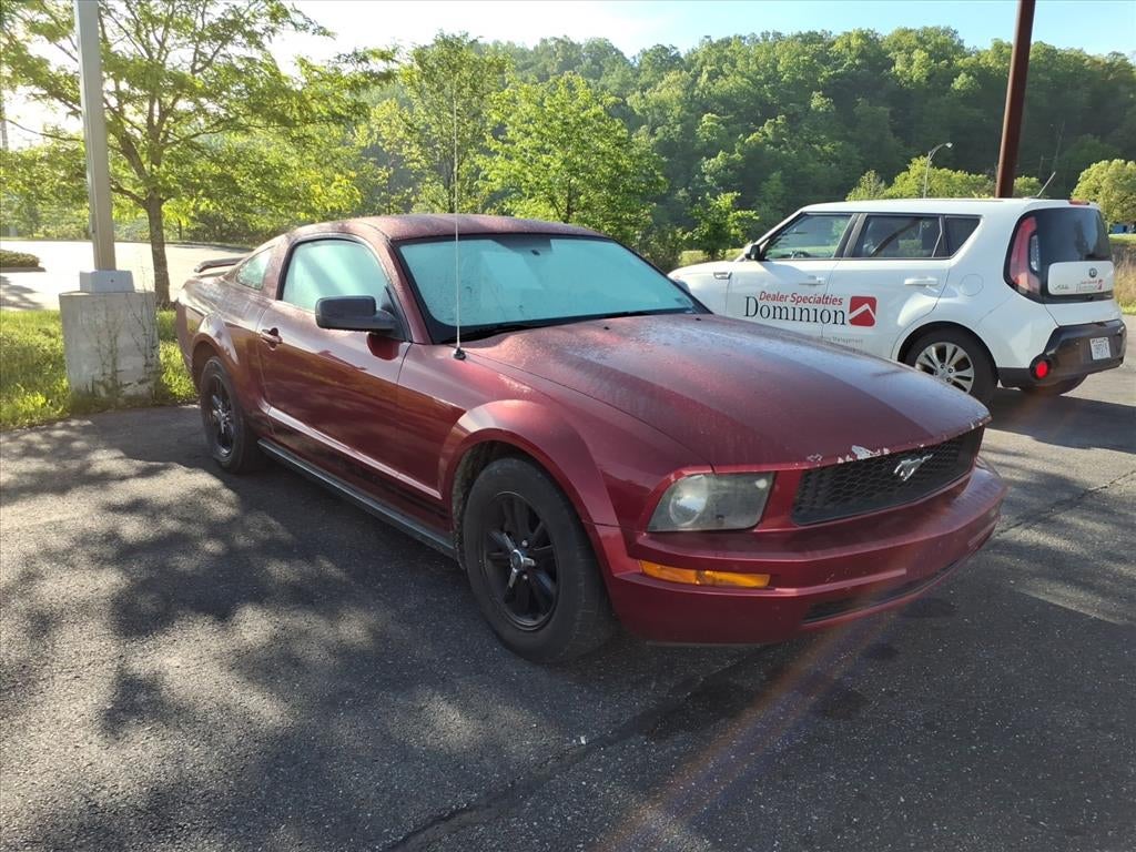 2005 Ford Mustang Deluxe