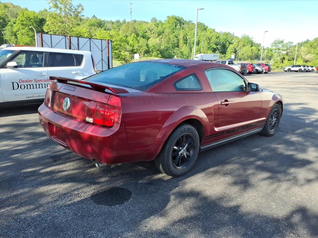 2005 Ford Mustang Deluxe