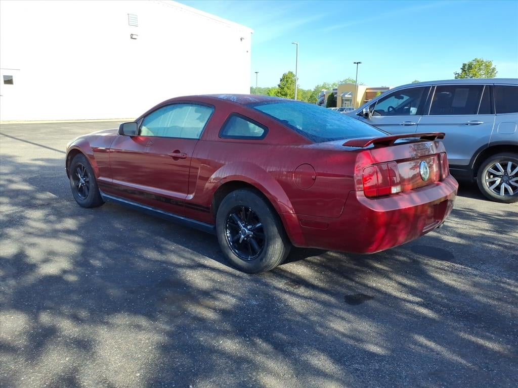 2005 Ford Mustang Deluxe