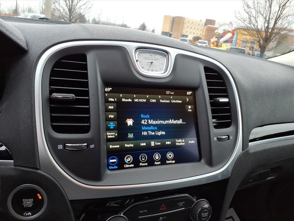 2023 Chrysler 300 Touring