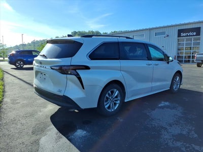 2024 Toyota Sienna XLE