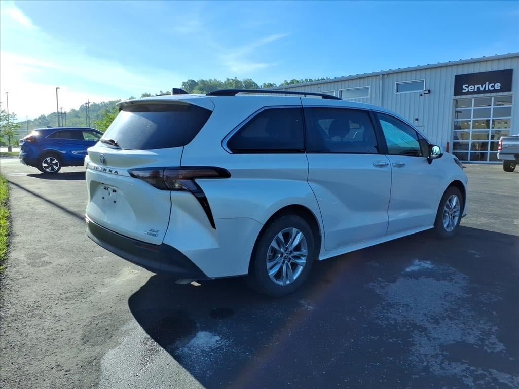 2024 Toyota Sienna XLE