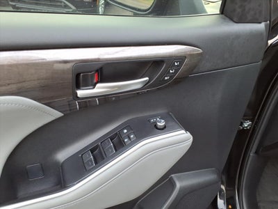 2023 Toyota Highlander Base