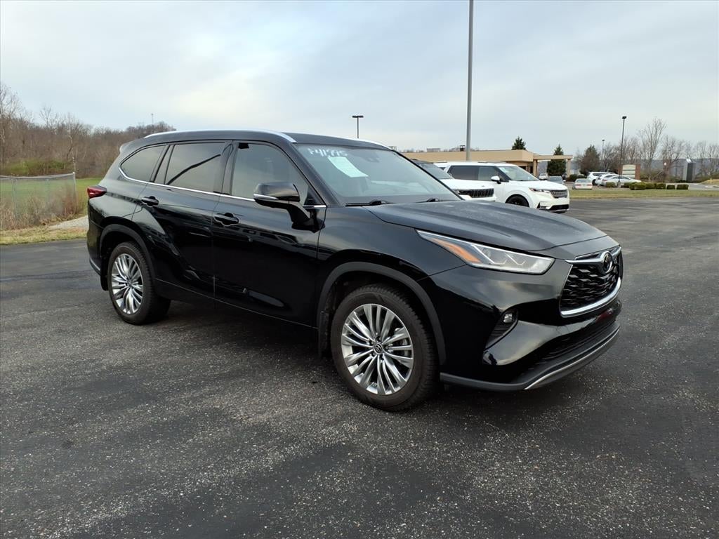 2023 Toyota Highlander Base