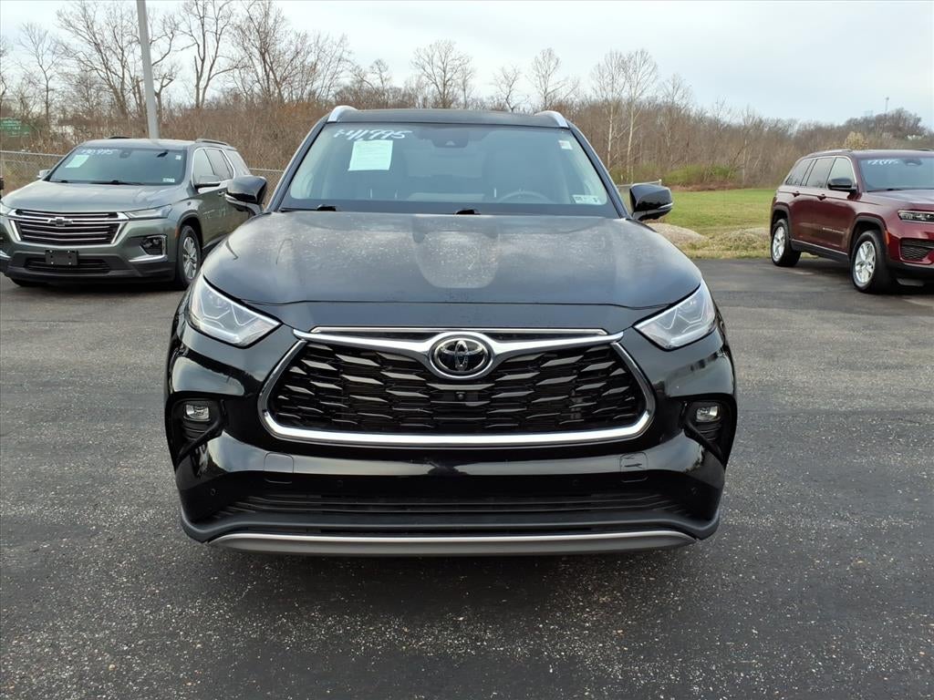 2023 Toyota Highlander Base