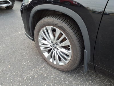 2023 Toyota Highlander Base