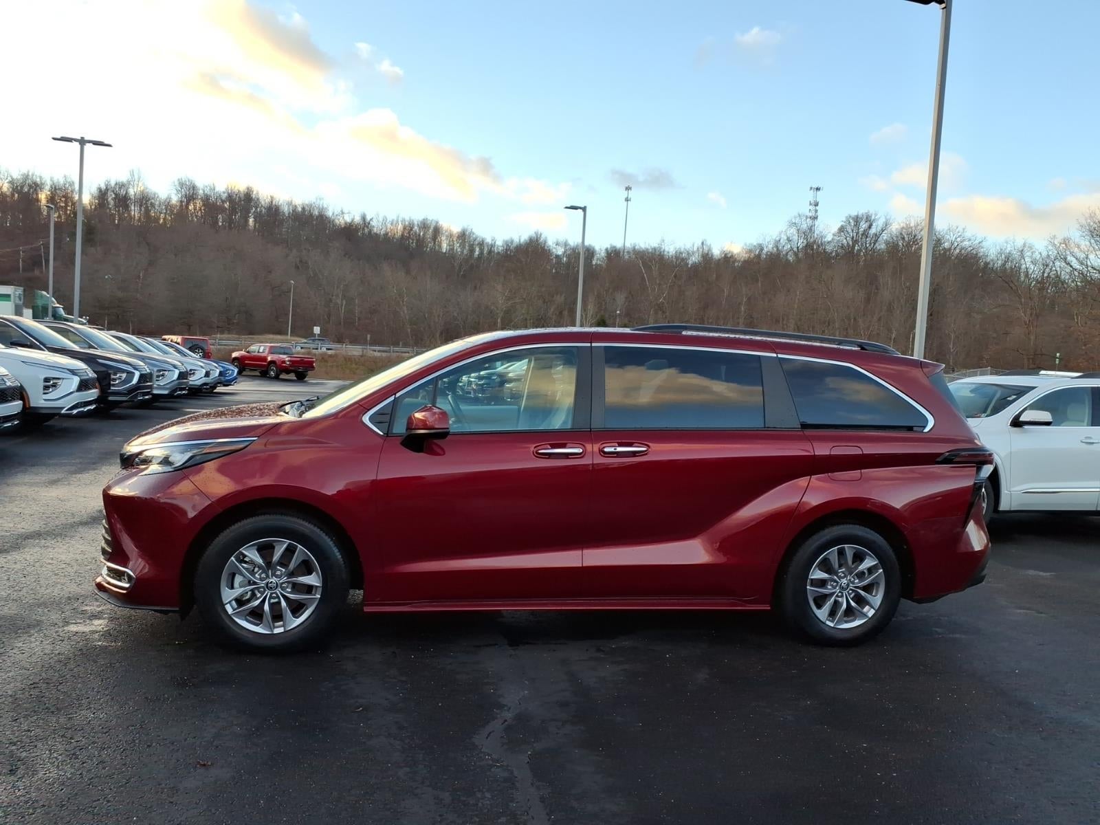 2024 Toyota Sienna XLE