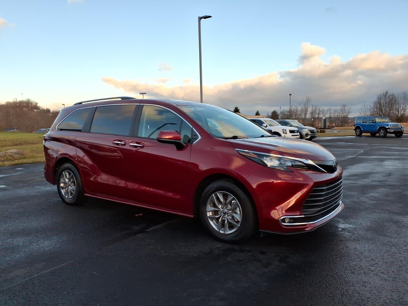 2024 Toyota Sienna XLE