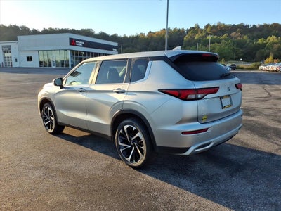 2023 Mitsubishi Outlander SE