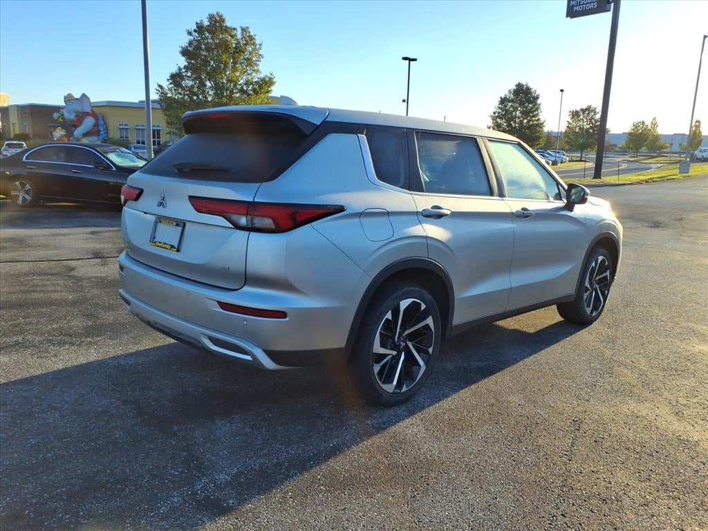 2023 Mitsubishi Outlander SE